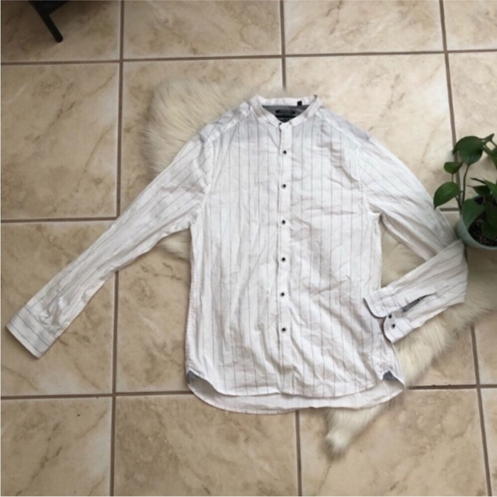 Kenneth Cole Pinstriped Buttondown